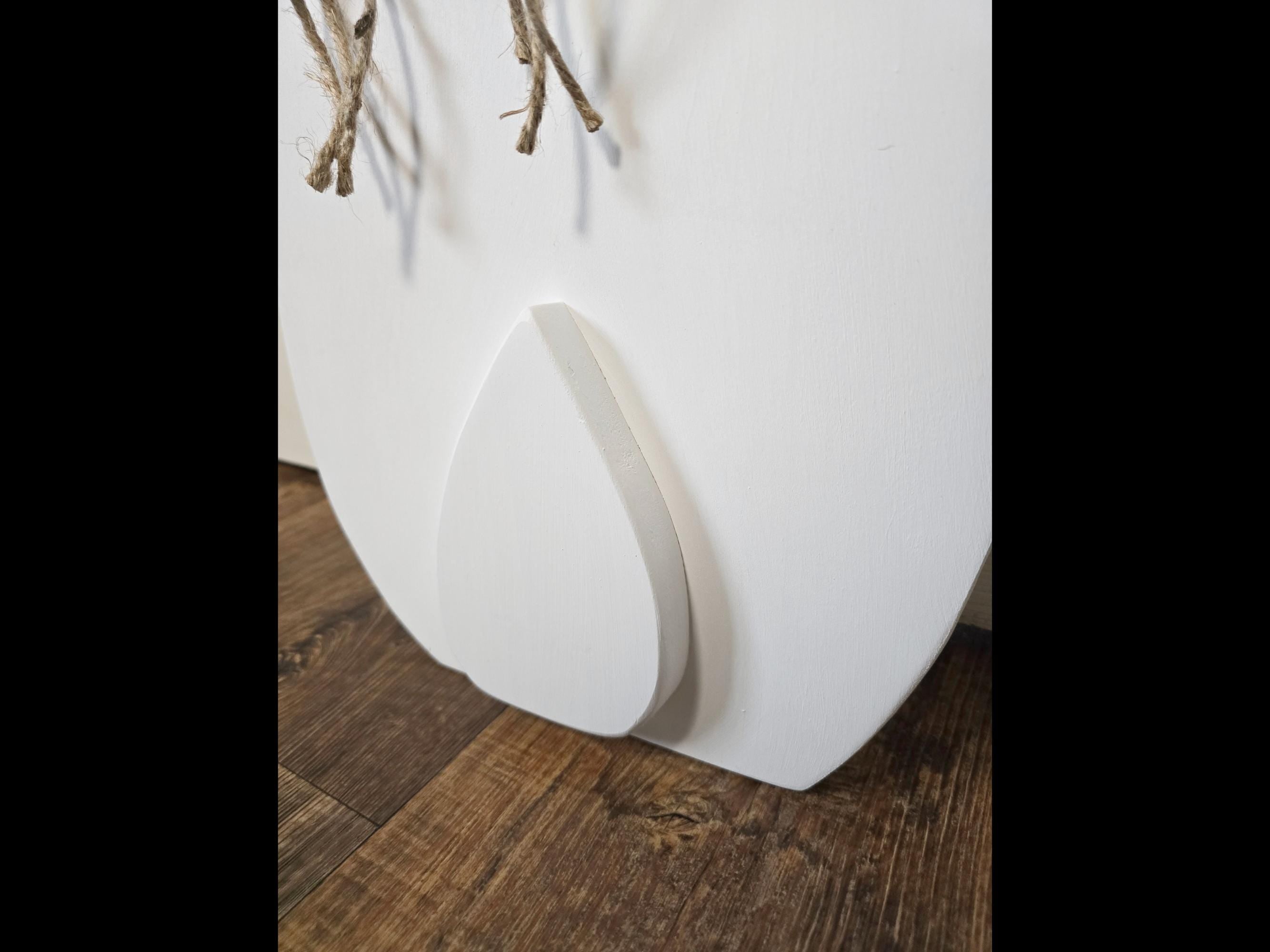 3D Detailed Wooden Porch Leaner White Rabbit with a Jute Twine Bow